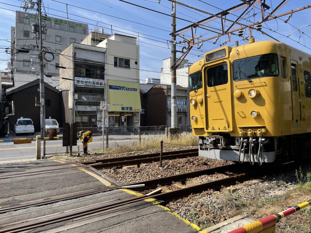 尾道　黄色の電車