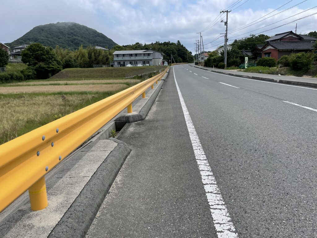 山口県の黄色いガードレール
