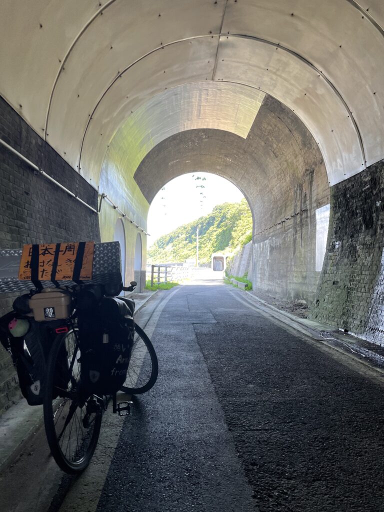 上越市の歩行者自転車専用トンネル