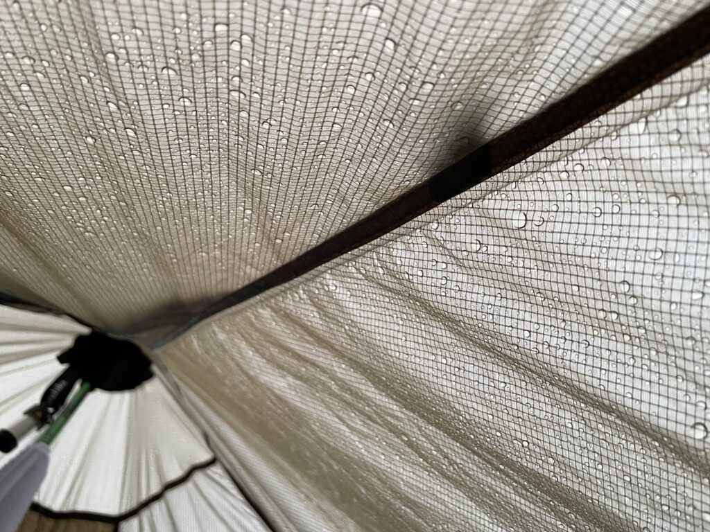 サロマ湖のキャンプ場でテントで目覚める