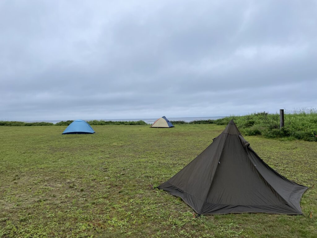 キムアネップ岬キャンプ場でテント泊