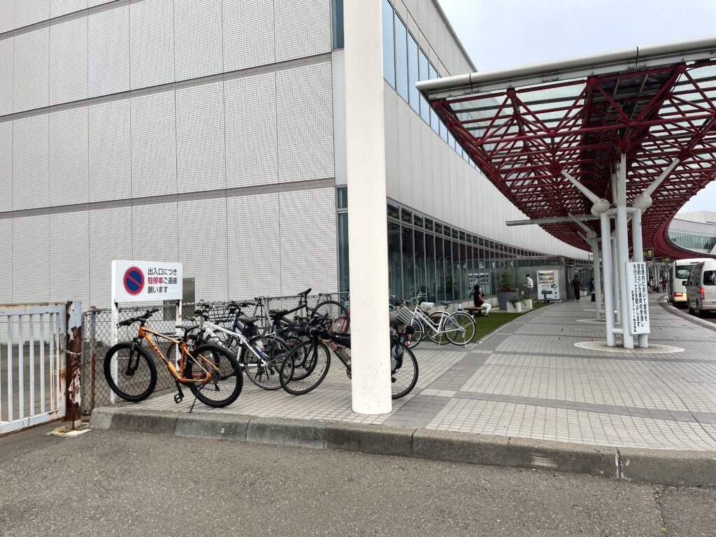 千歳空港の自転車置き場