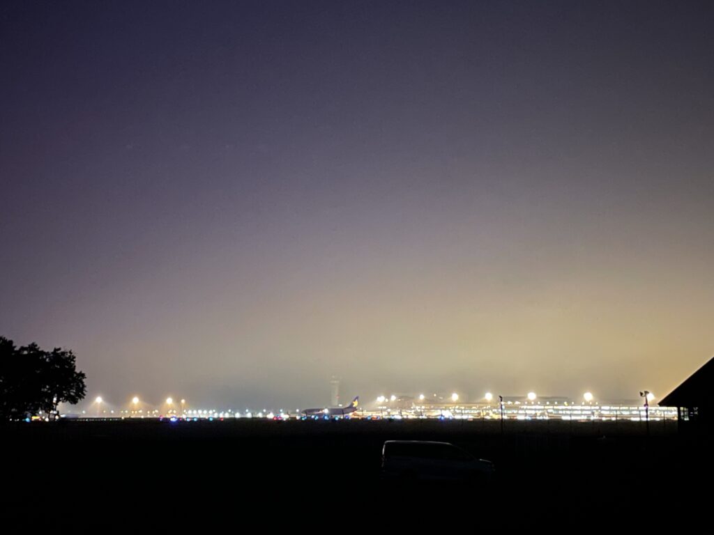 夜の千歳空港