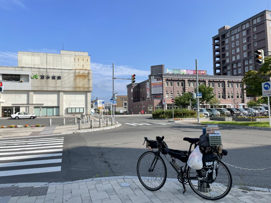 苫小牧駅前と自転車