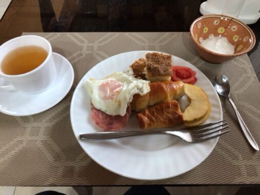 ヒヴァのアーカンチホテルの朝食
