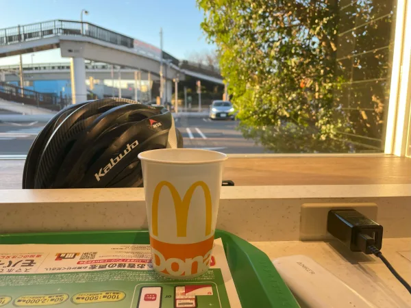 マクドナルドで充電中