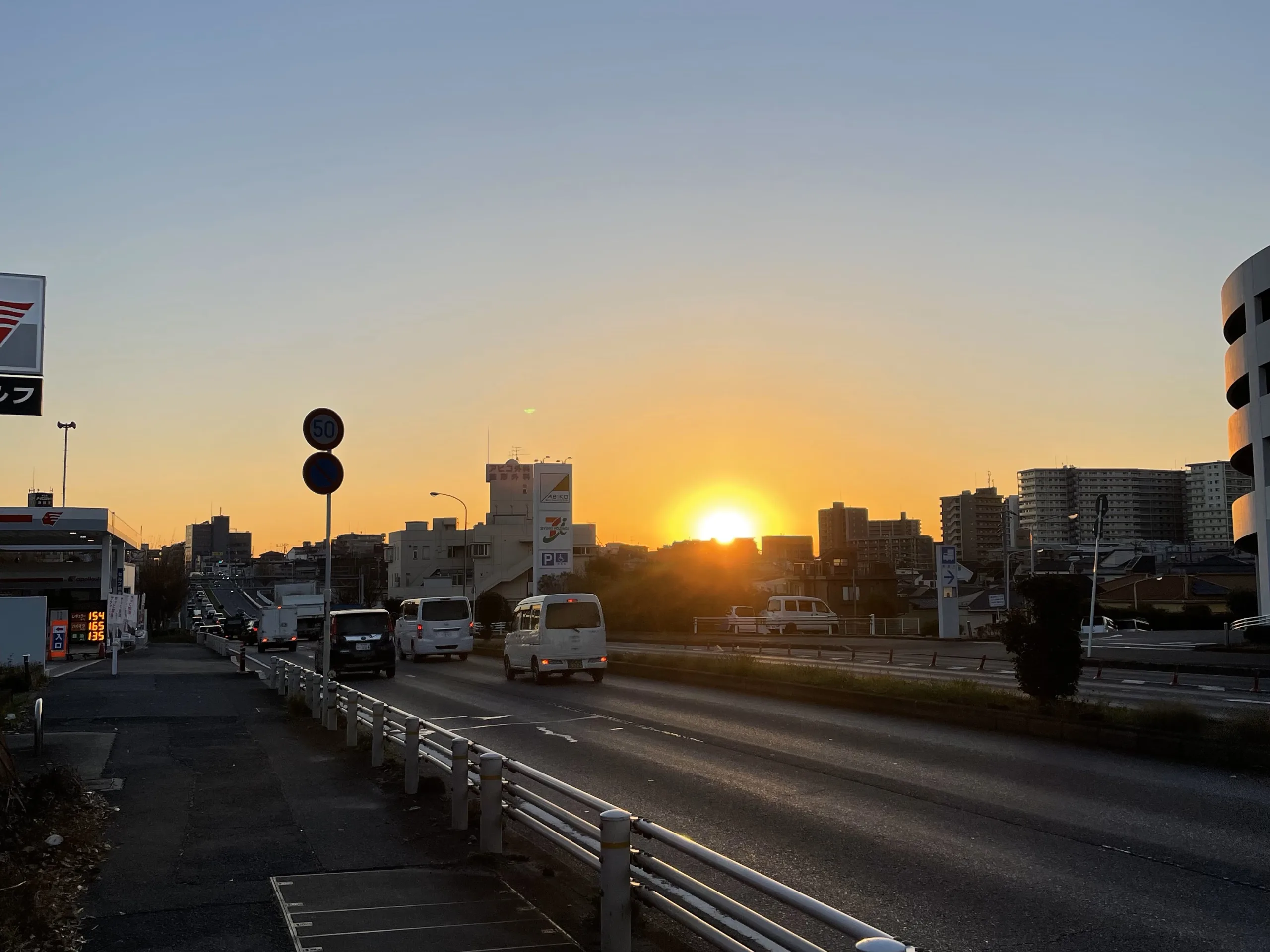 国道6号線から見る朝日