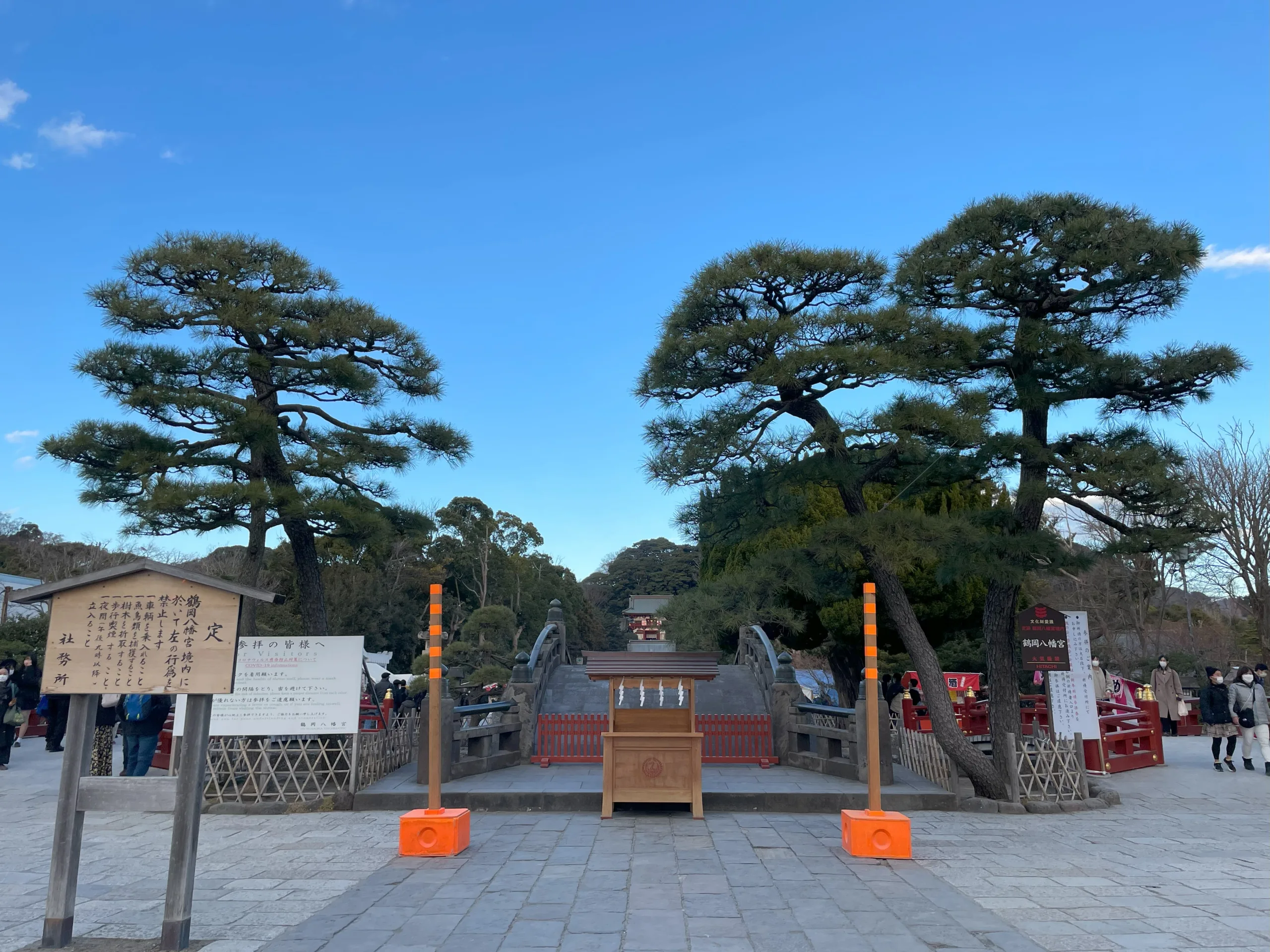 鶴岡八幡宮入口