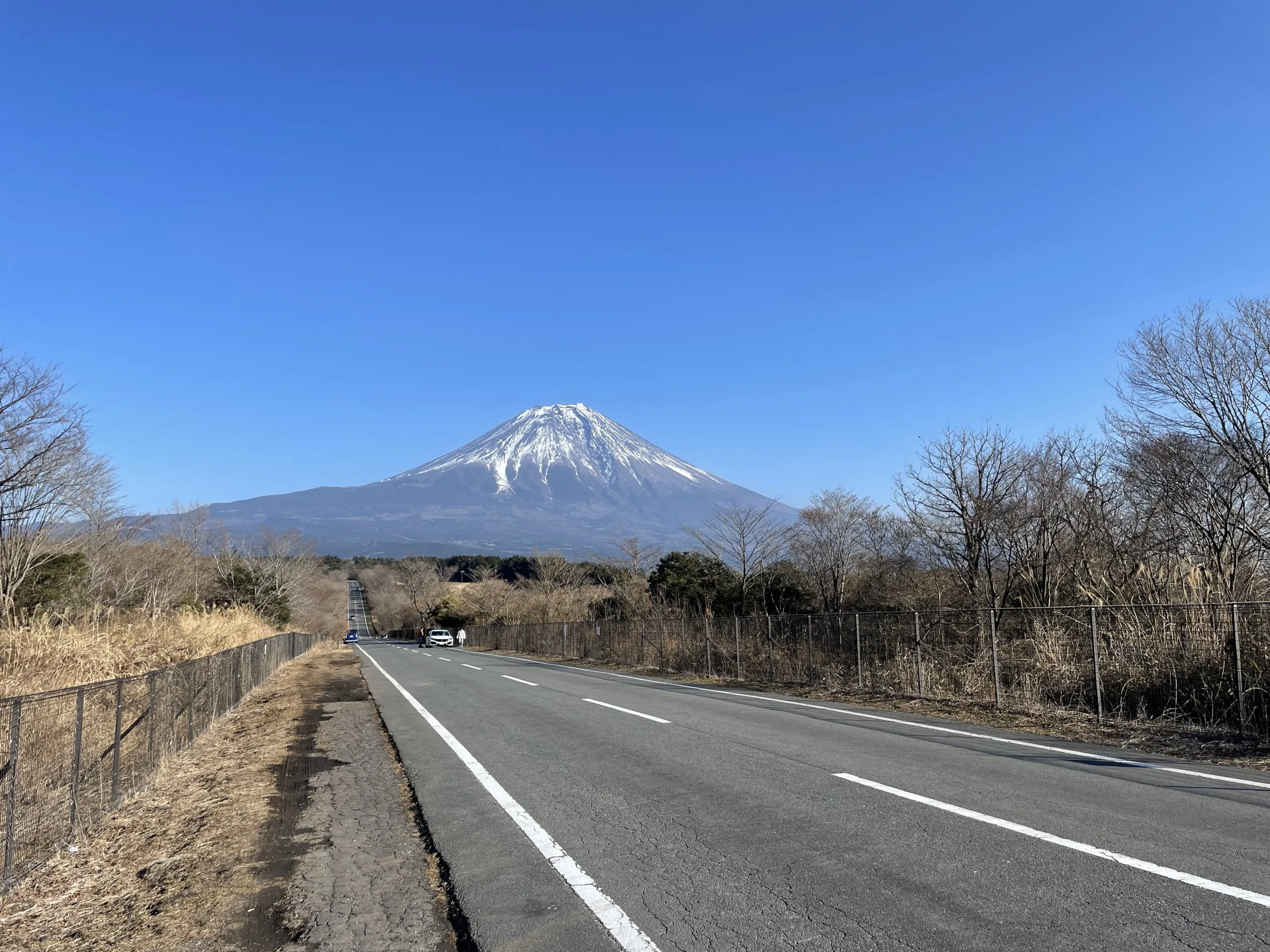 ふもとっぱら近くの直線道路