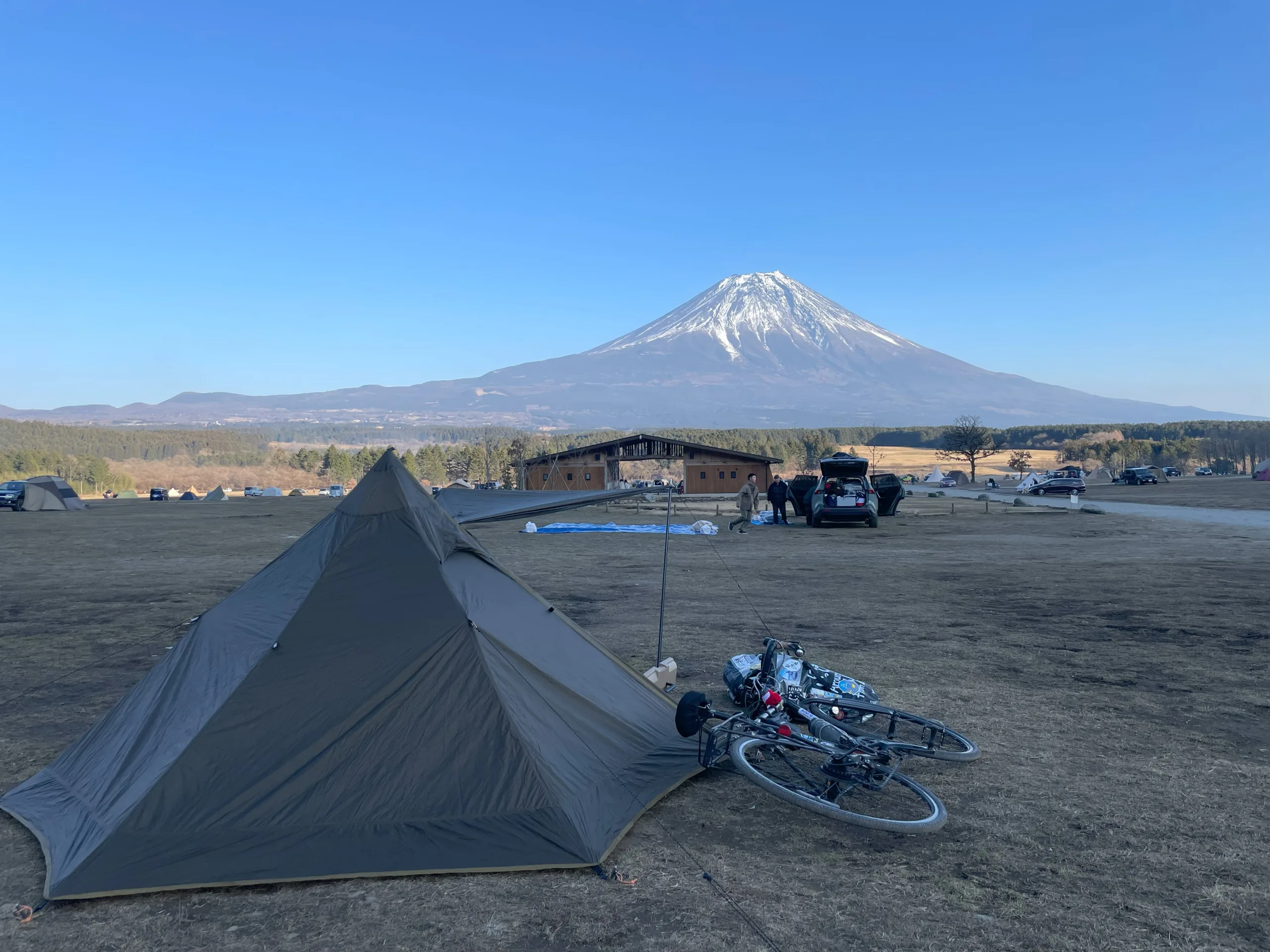 ふもとっぱらのテントと自転車