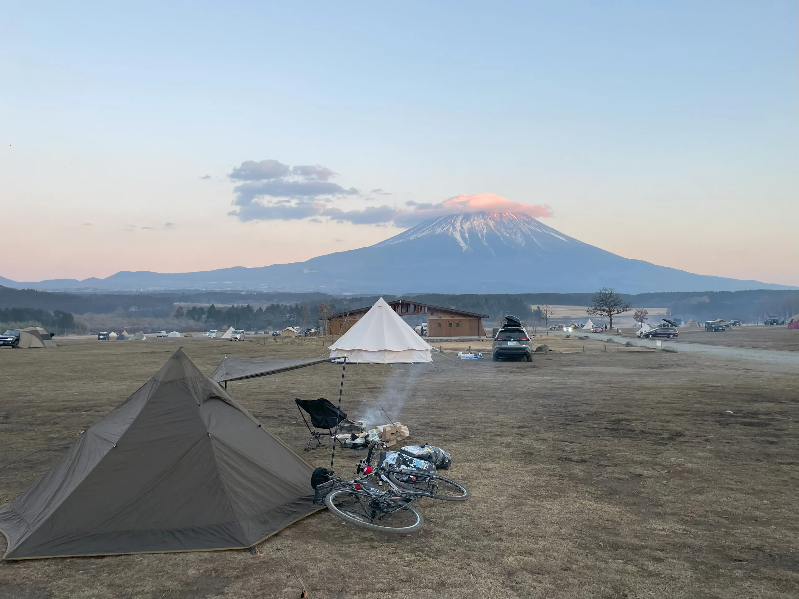 ふもとっぱらの富士山と自転車