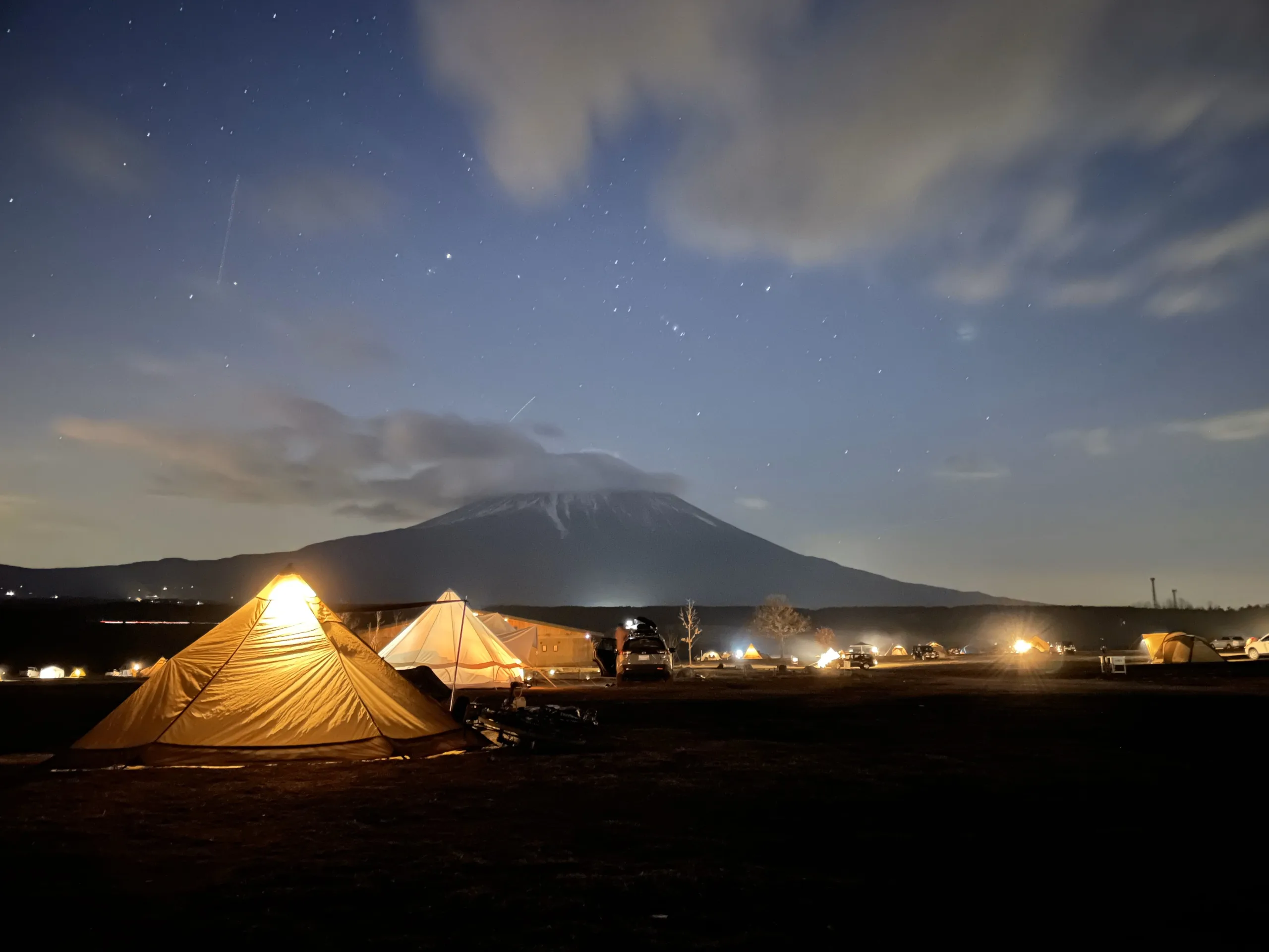 ふもとっぱらの夜の富士山