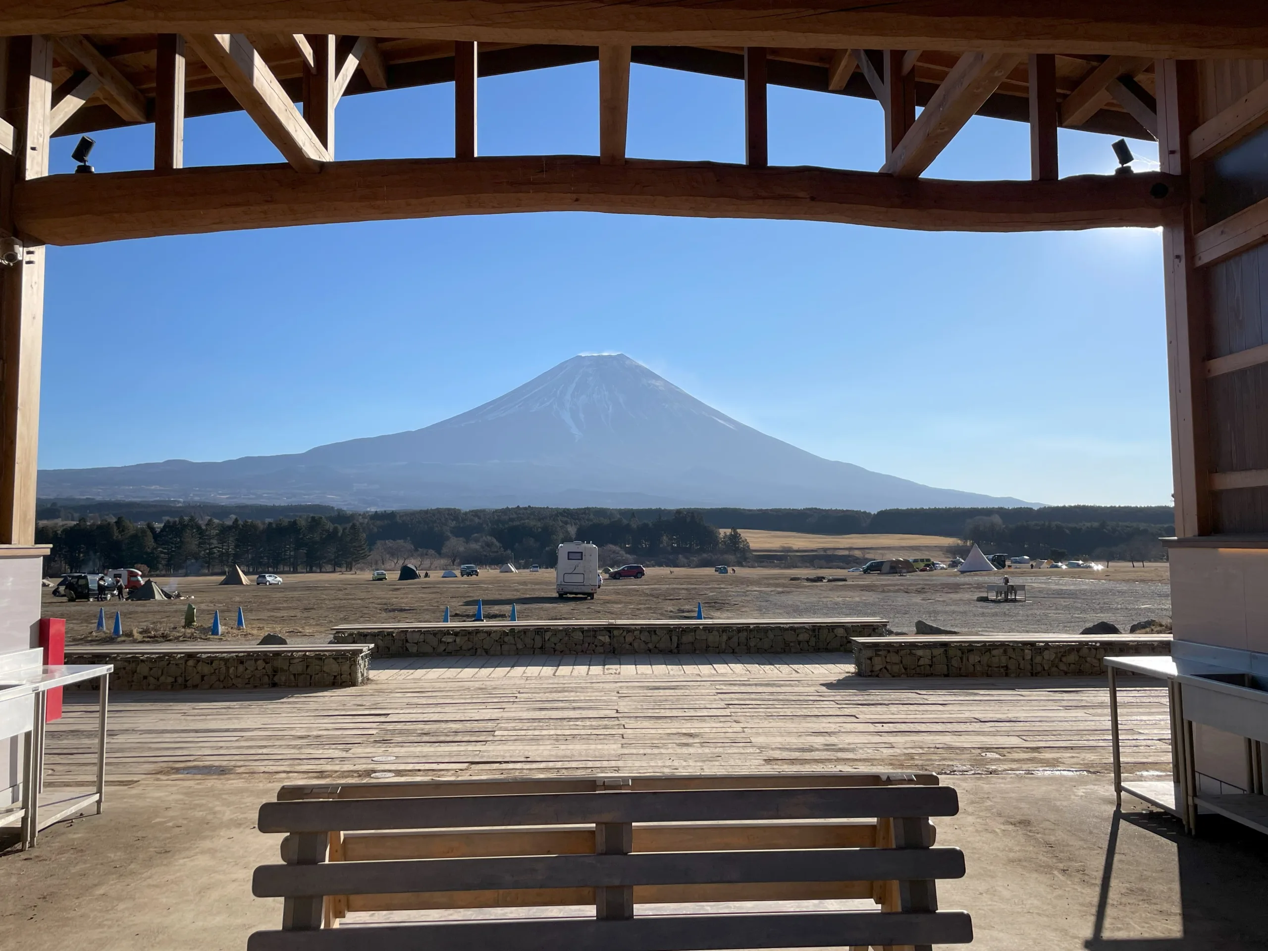 ふもとっぱらキャンプ場の手洗い場から見る富士山