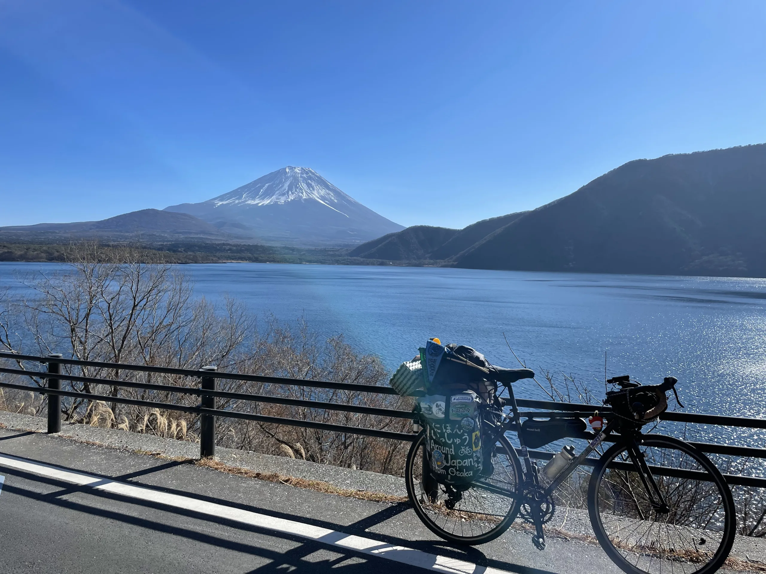 本栖湖と富士山と自転車