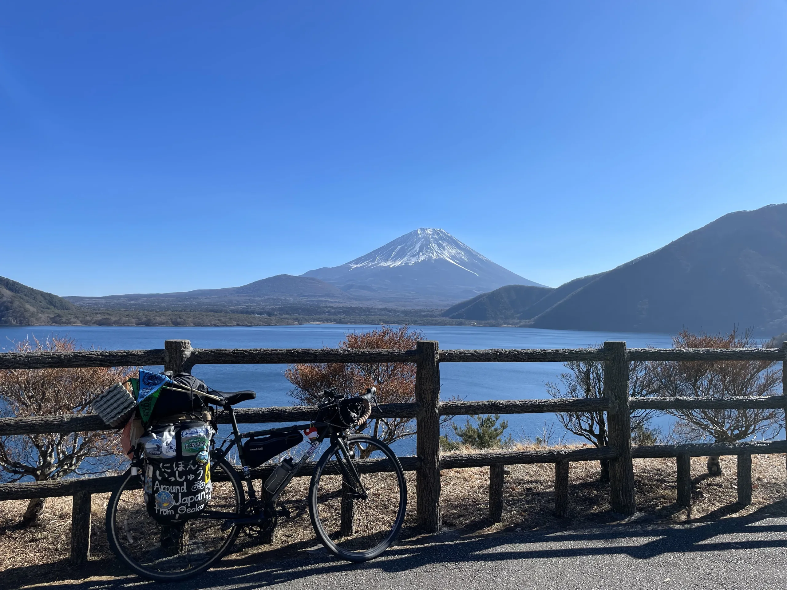 本栖湖と富士山と自転車