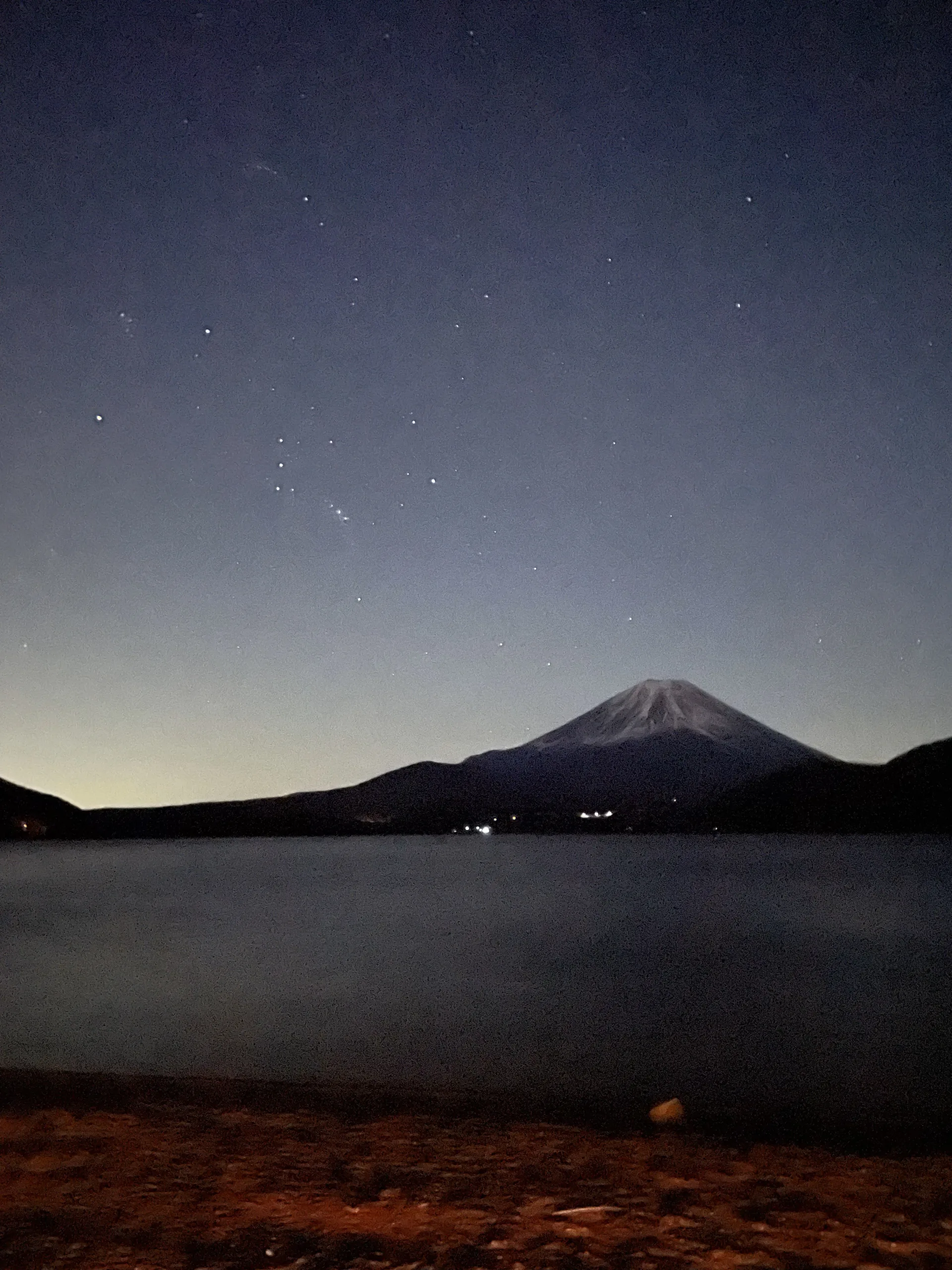 浩庵キャンプ場で見るオリオン座と富士山