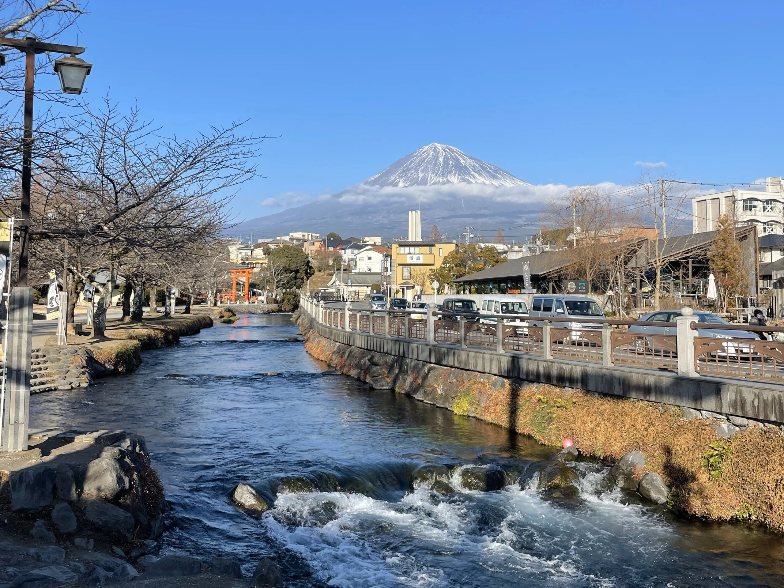 富士宮市神田川から見る富士山