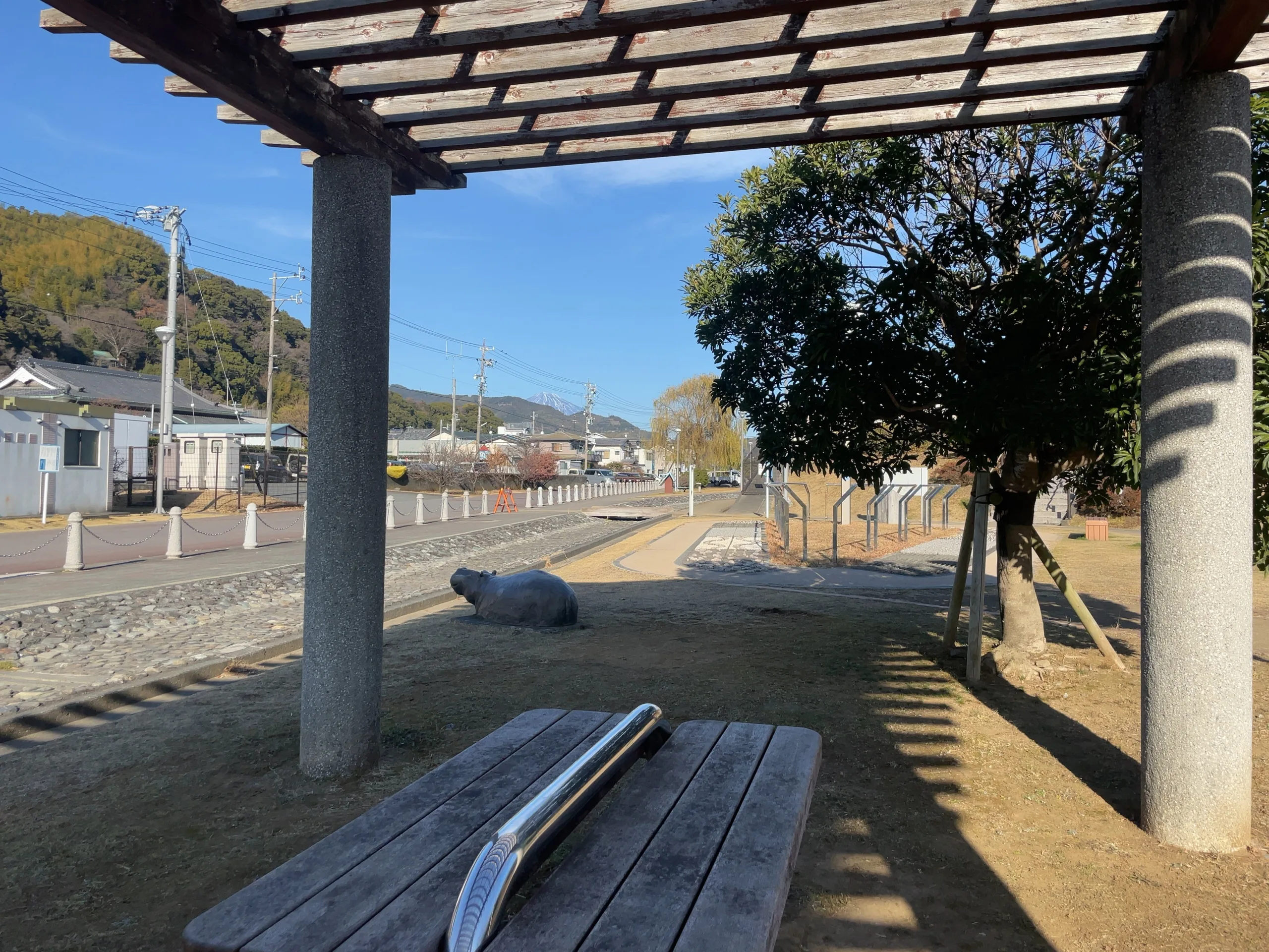 おばちゃんたちと出会った公園のベンチ