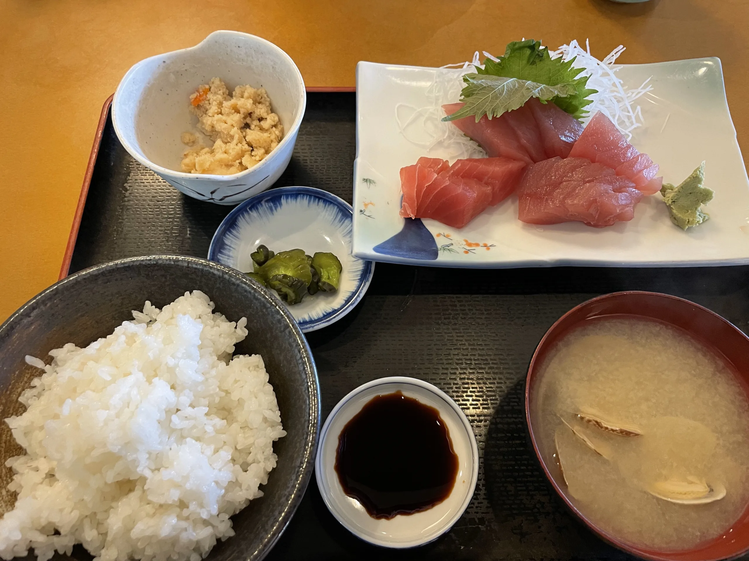 湖西市あけぼの食堂の刺身定食