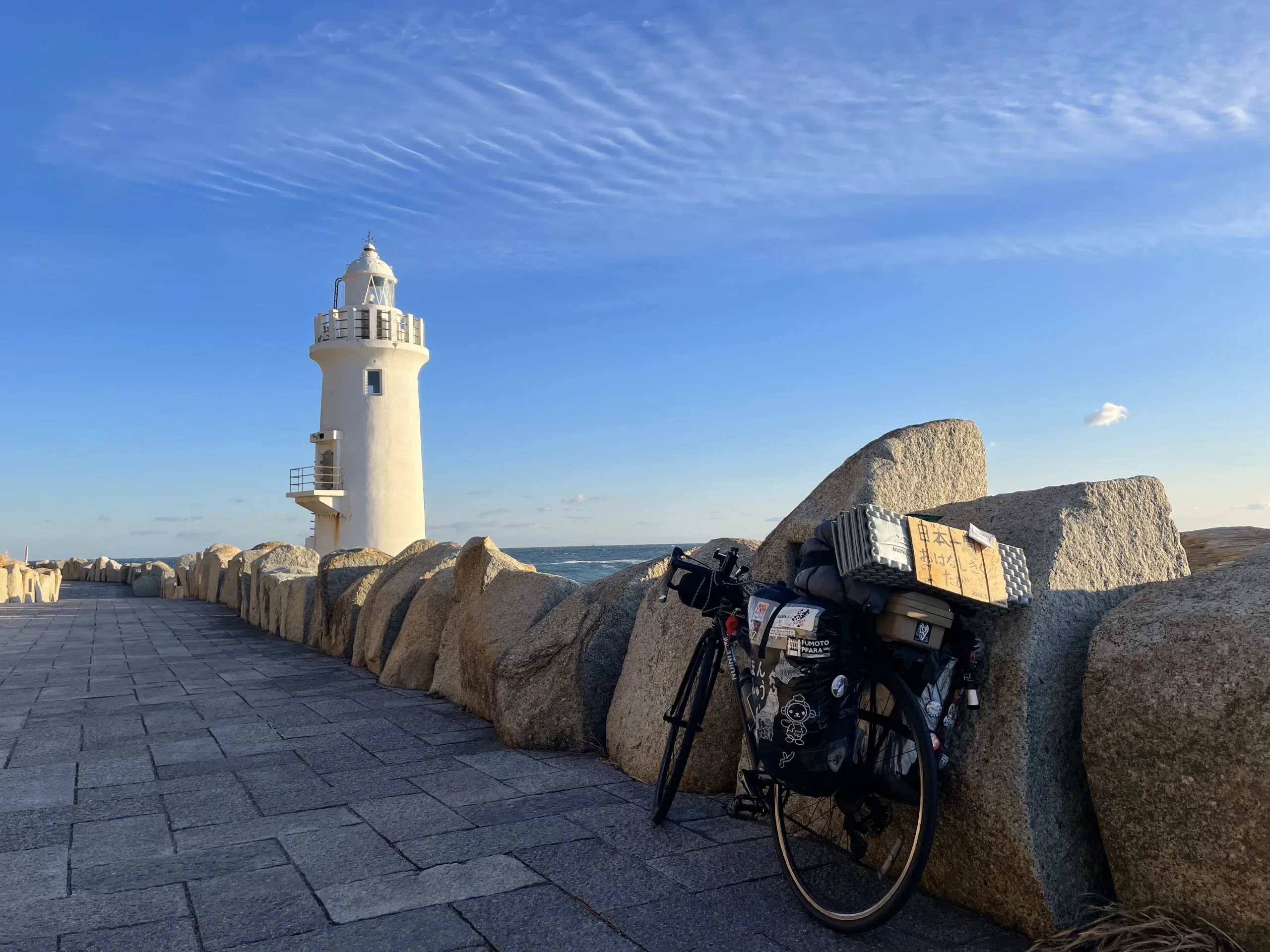 伊良子岬灯台と自転車