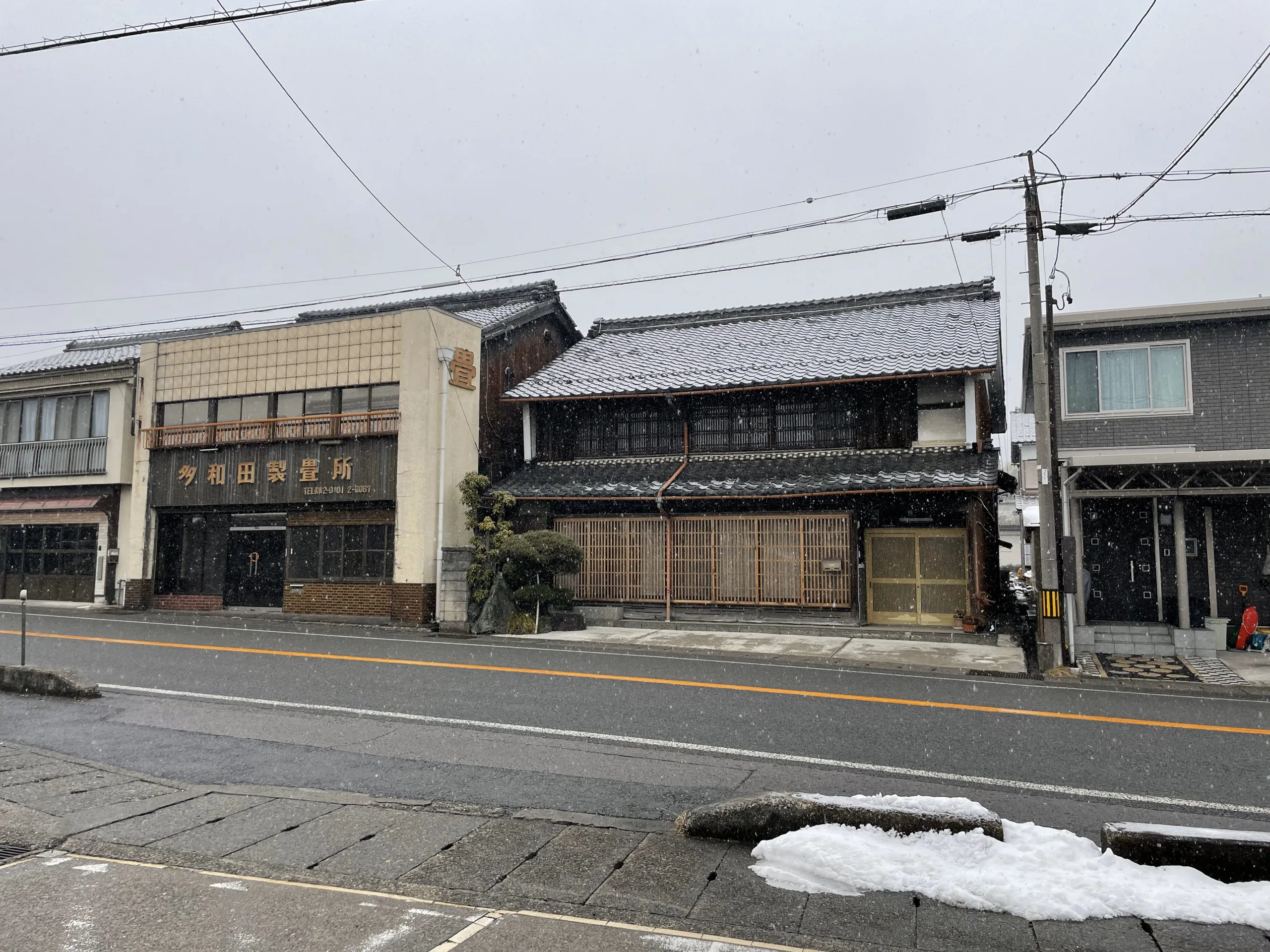 関ヶ原の国道21号線に積もる雪