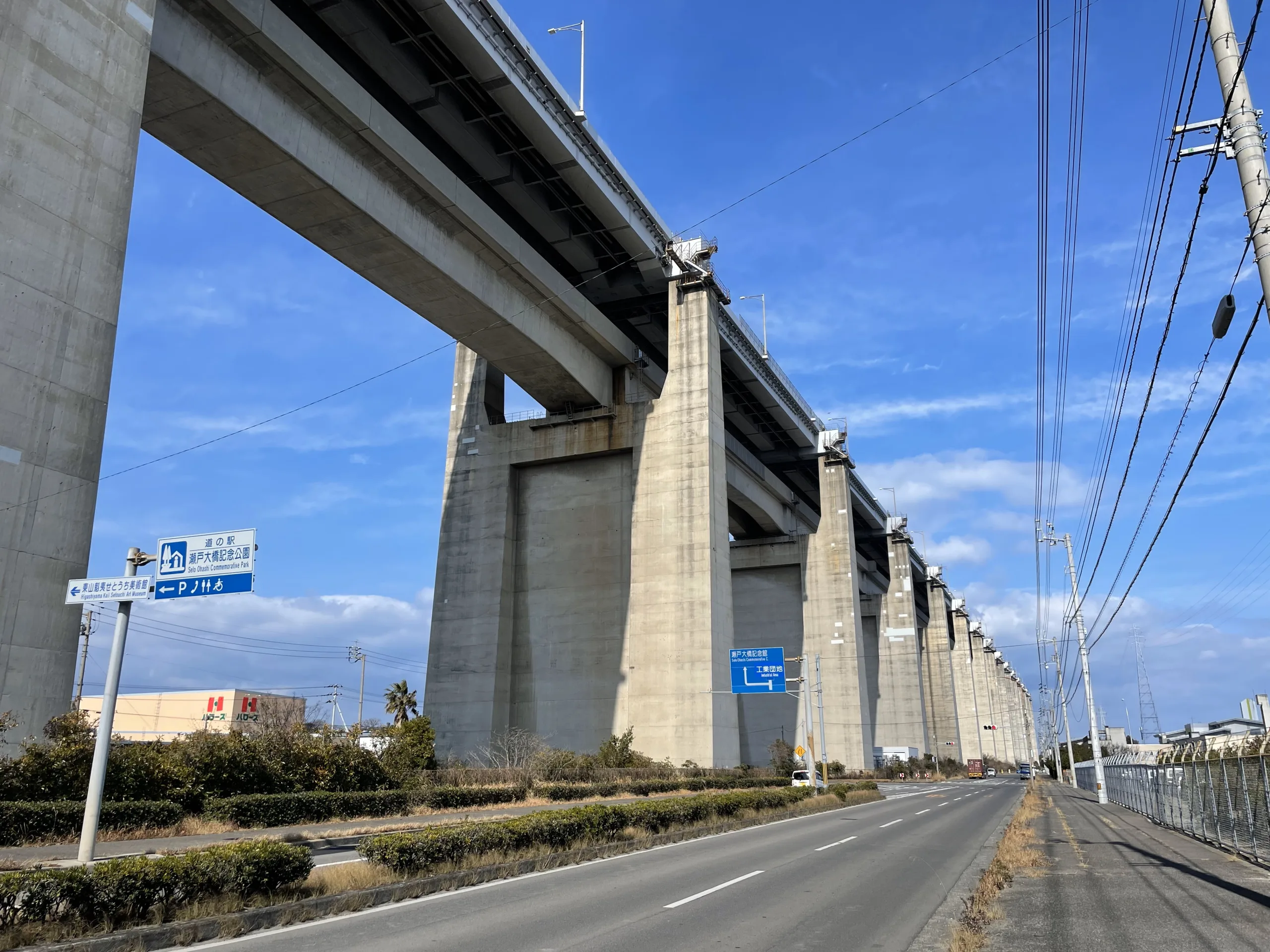 瀬戸大橋につながる国道30号線