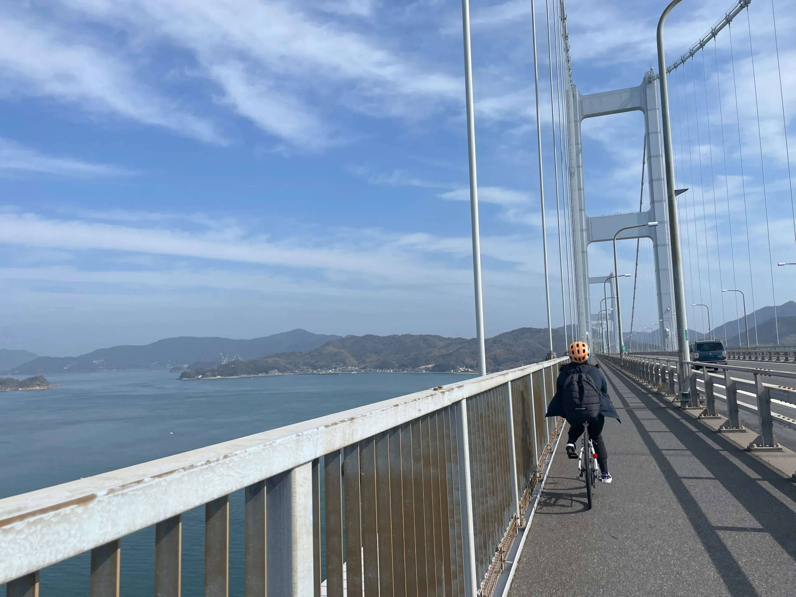 来島海峡第三大橋を渡る自転車