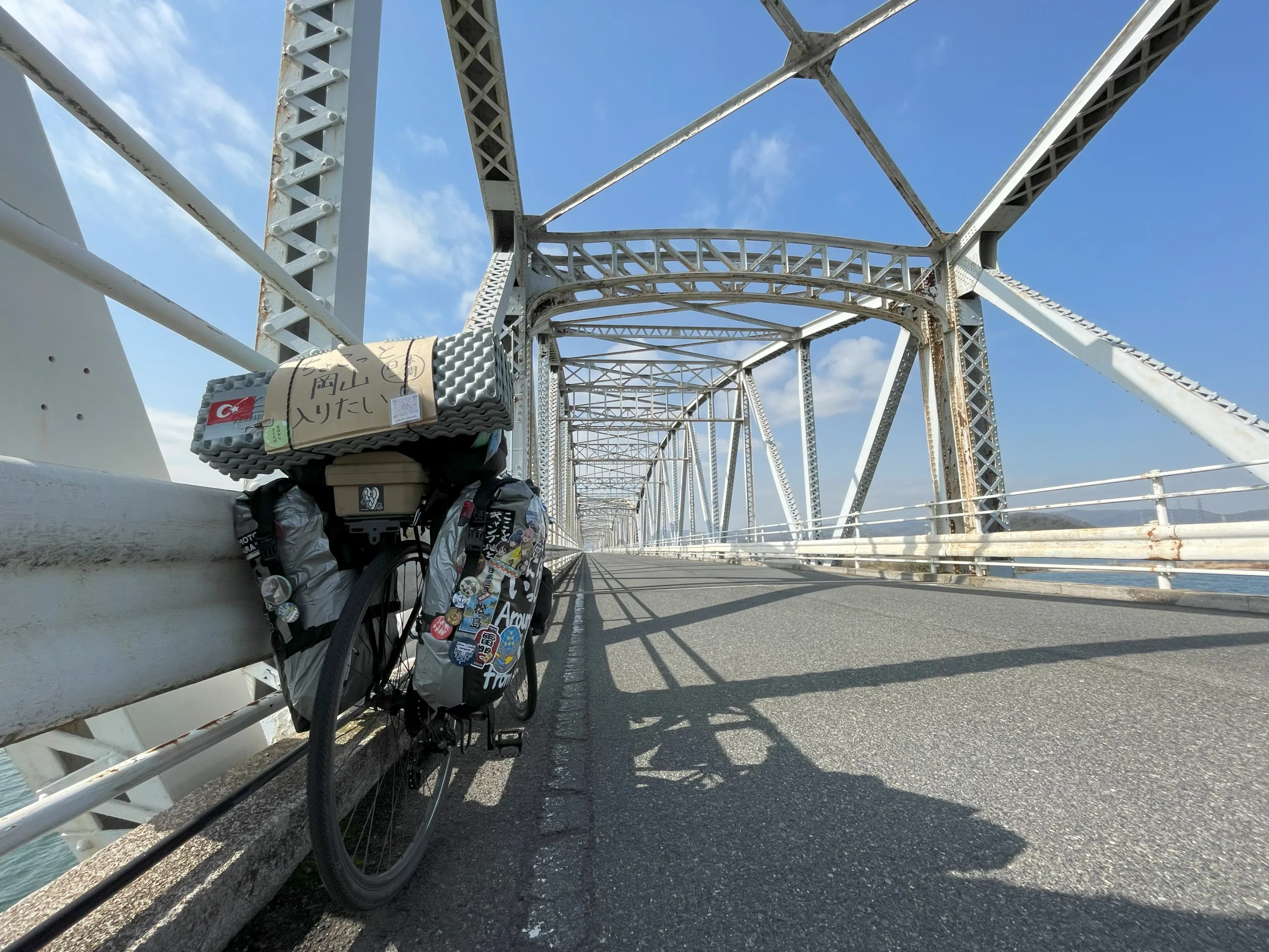 倉敷近くの霞橋の自転車