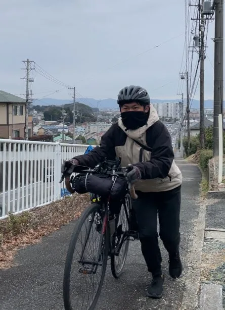 星越峠を上る旅人