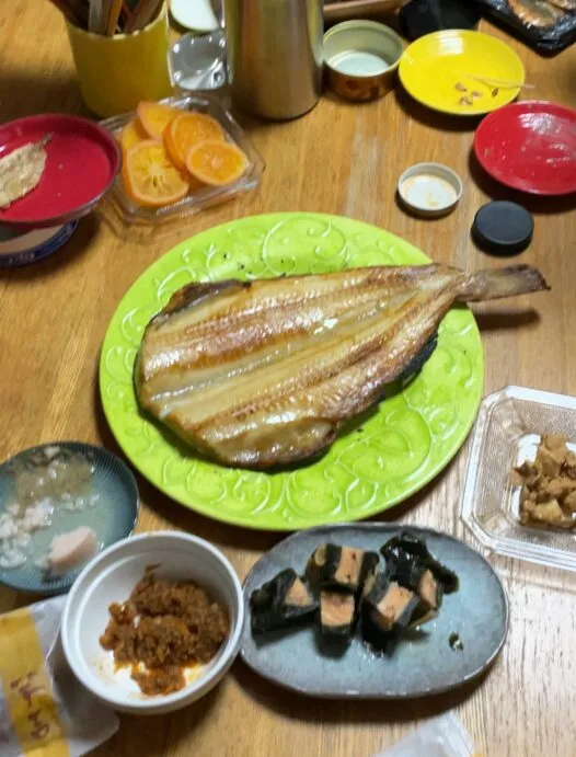 食卓に並ぶ大きなホッケ