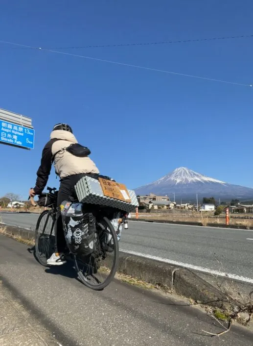 国道139号線を登る自転車