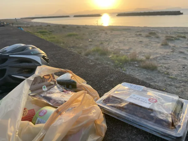 綿江町で夕日を見ながらいただく弁当