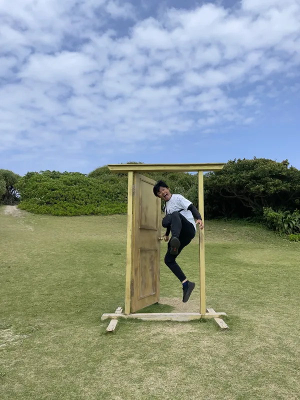 あやまる岬観光公園の黄色いドア