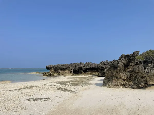 与論島の寺崎海岸