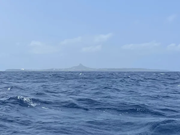 海から見た伊江島