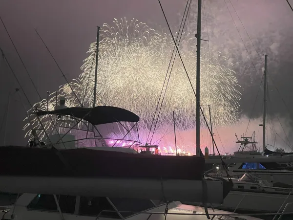 ヨットから見た宜野湾の花火