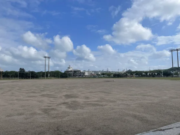 海中道路近くの野球場