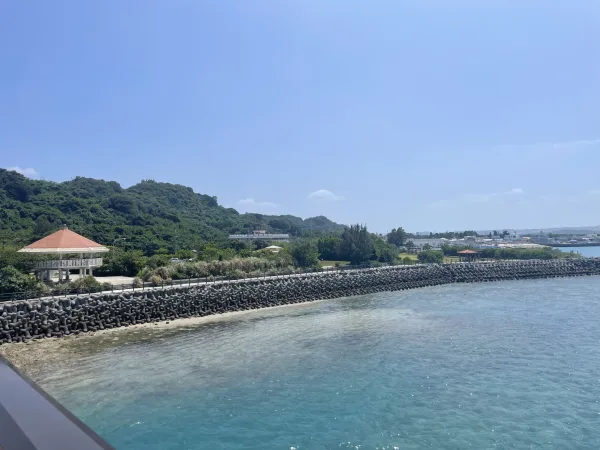 橋から見た浜比嘉島