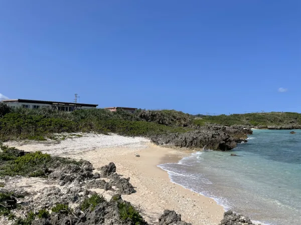 なきじんゲストハウス結家の前の海岸