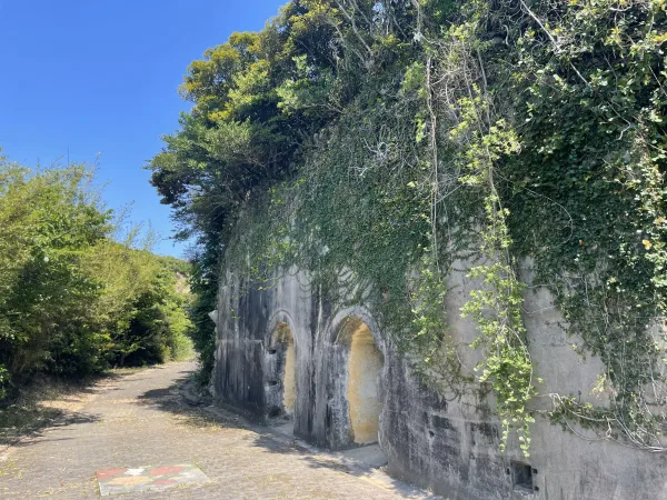 加計呂麻島の弾薬庫