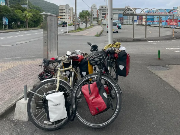 名瀬港で見つけた旅の自転車