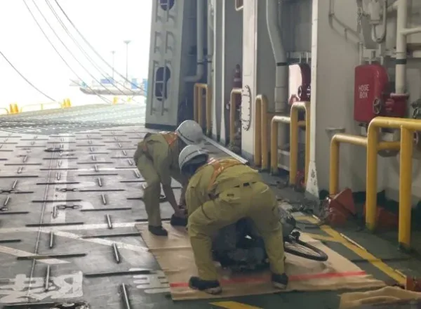 ふぇりーきかい船内に乗せた自転車