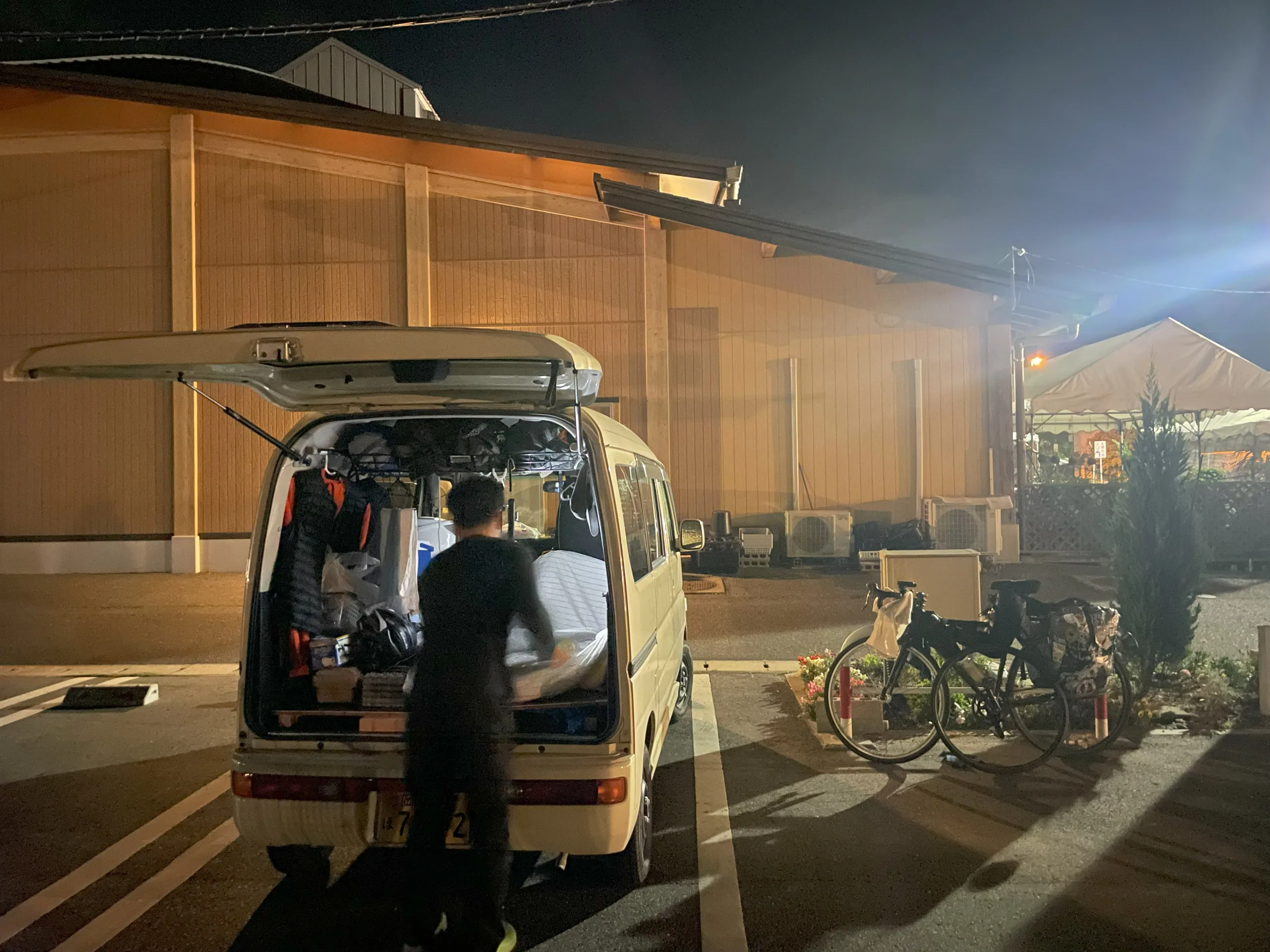 道の駅うきで車中泊する旅人