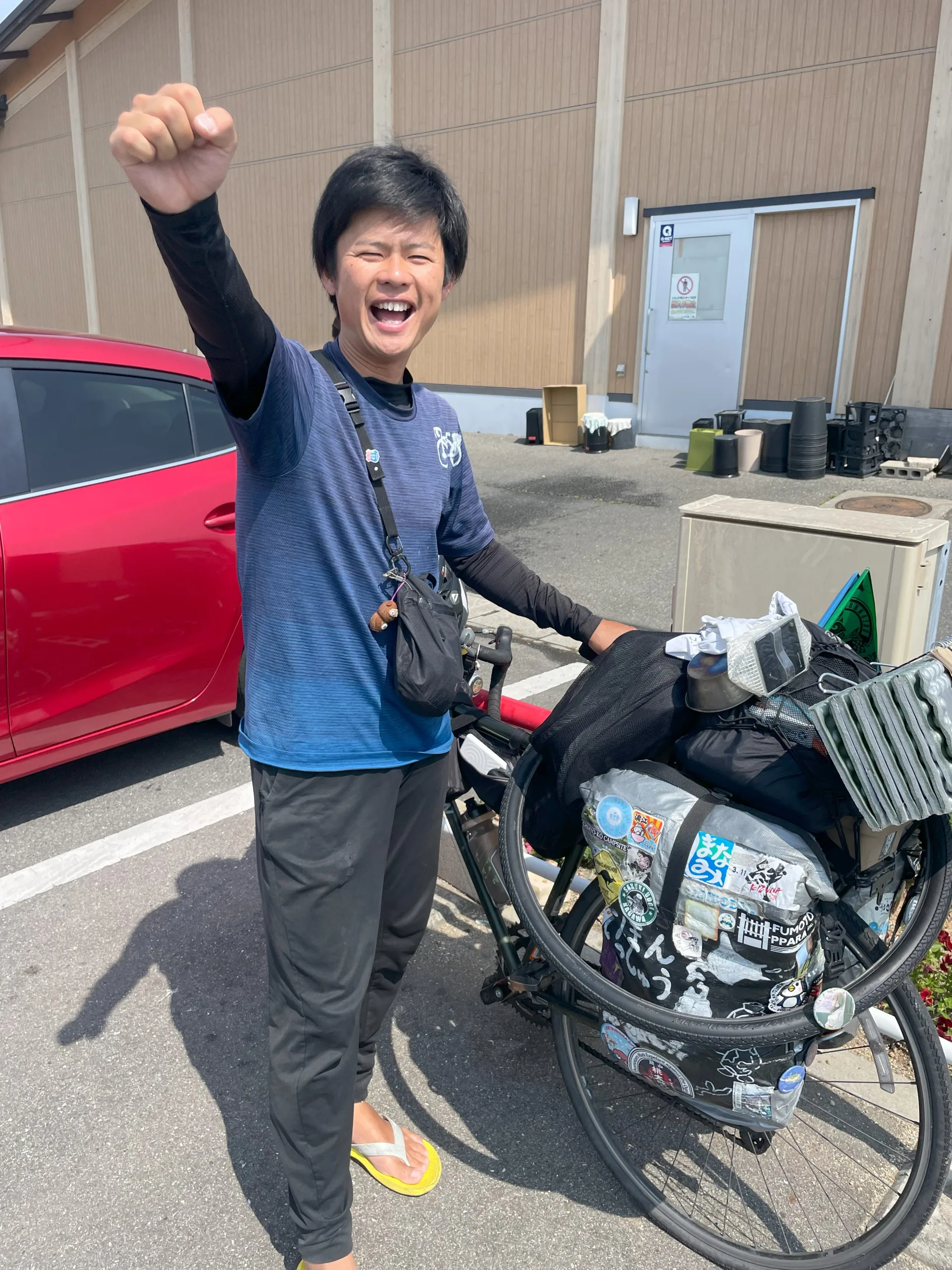 道の駅宇土で気合を入れる自転車の旅人