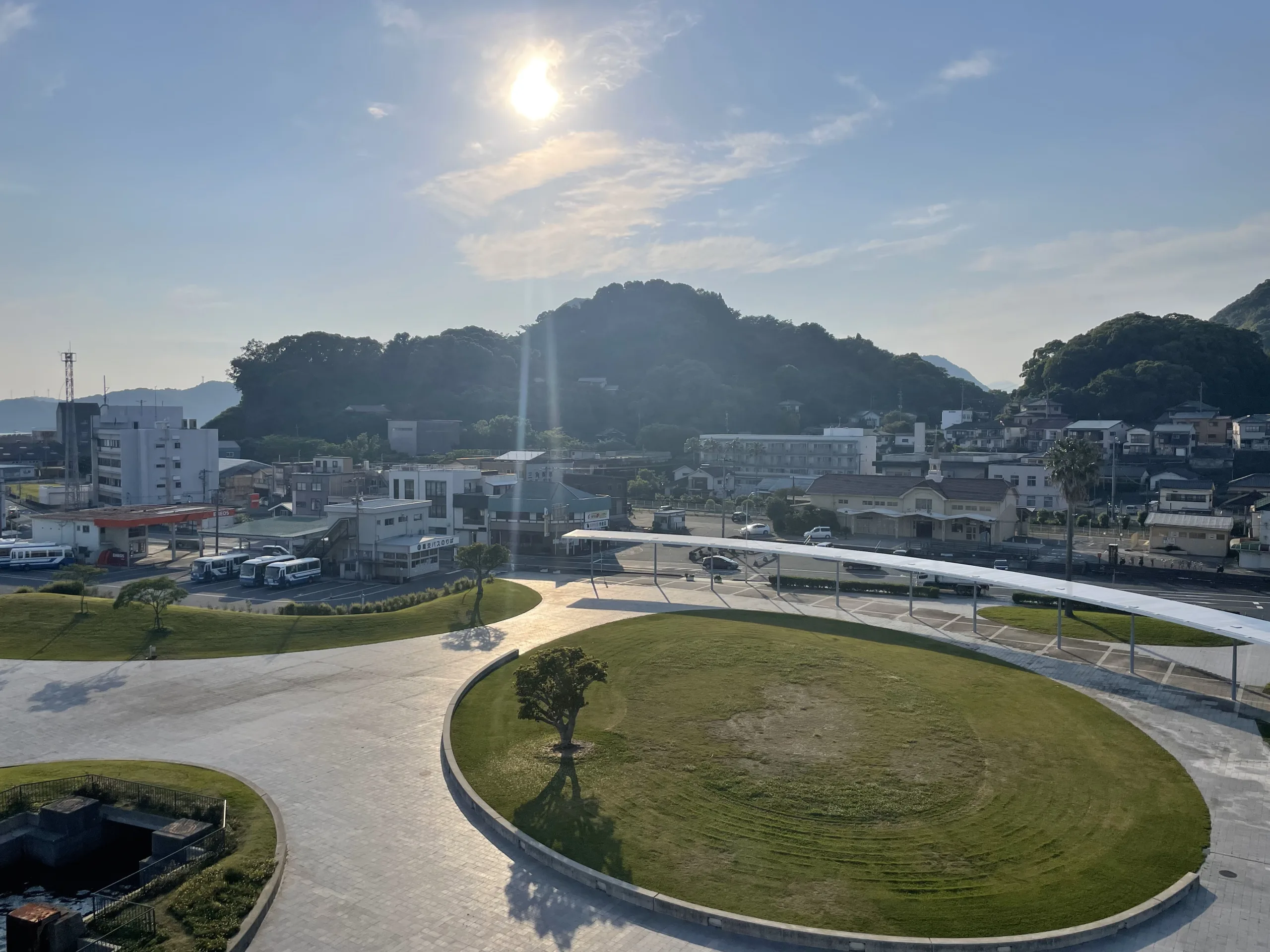 三角の海のピラミッドから見た三角駅