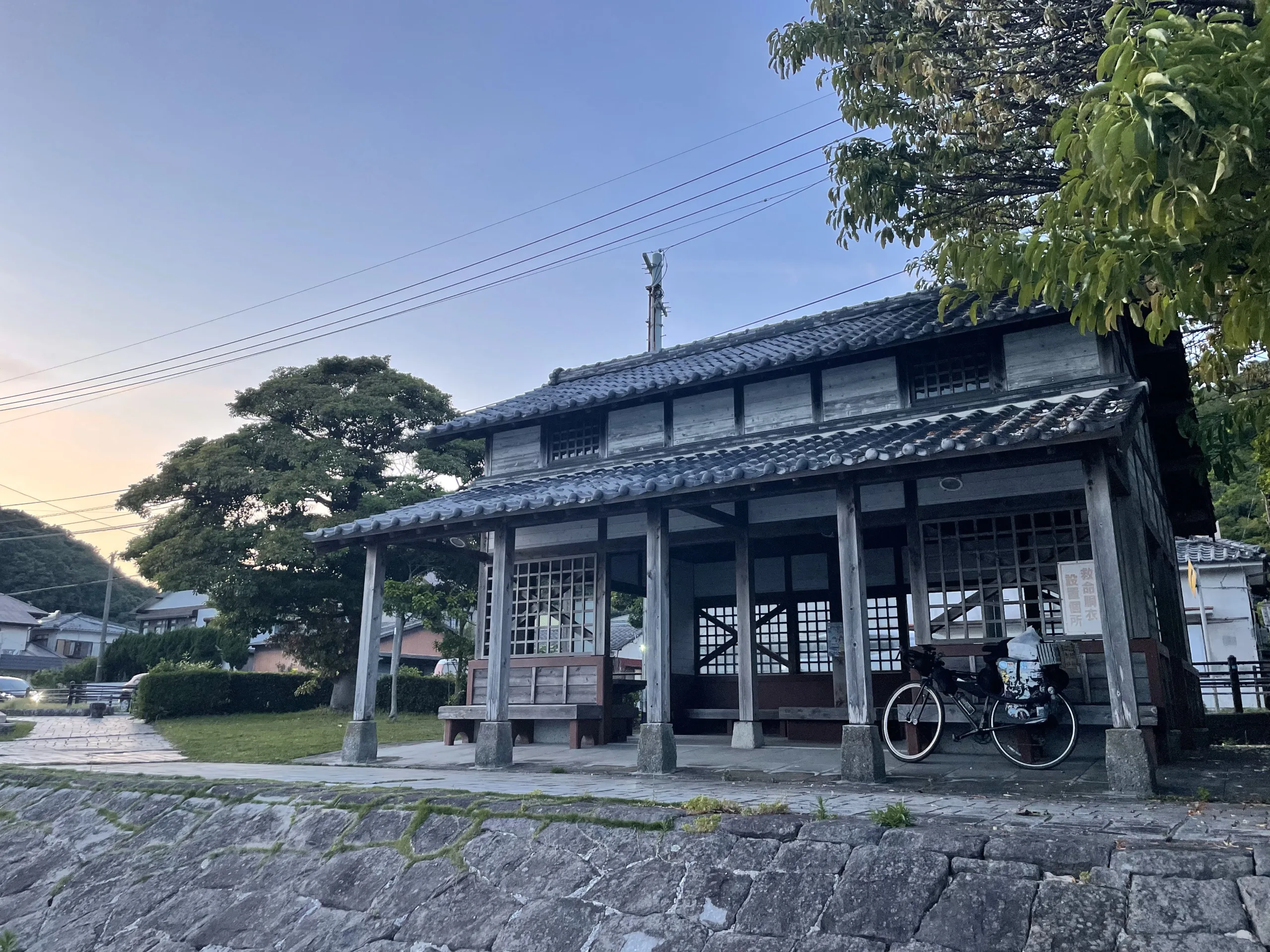 三角西港に止めた自転車