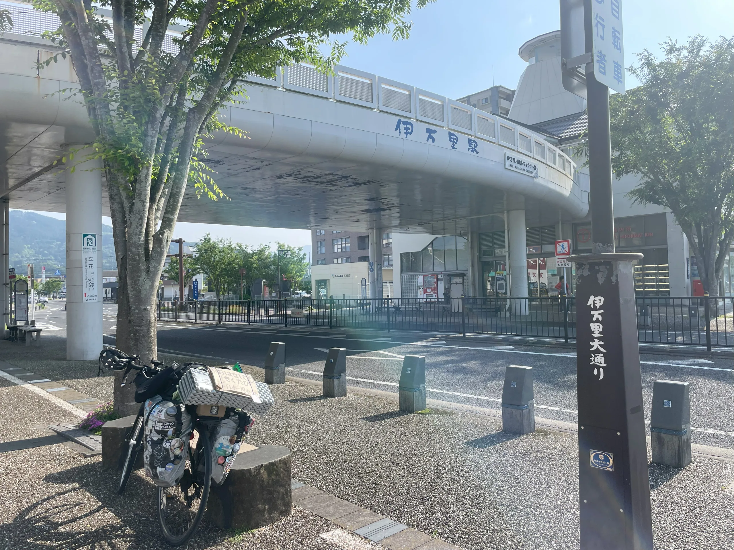 伊万里駅前に止めた自転車