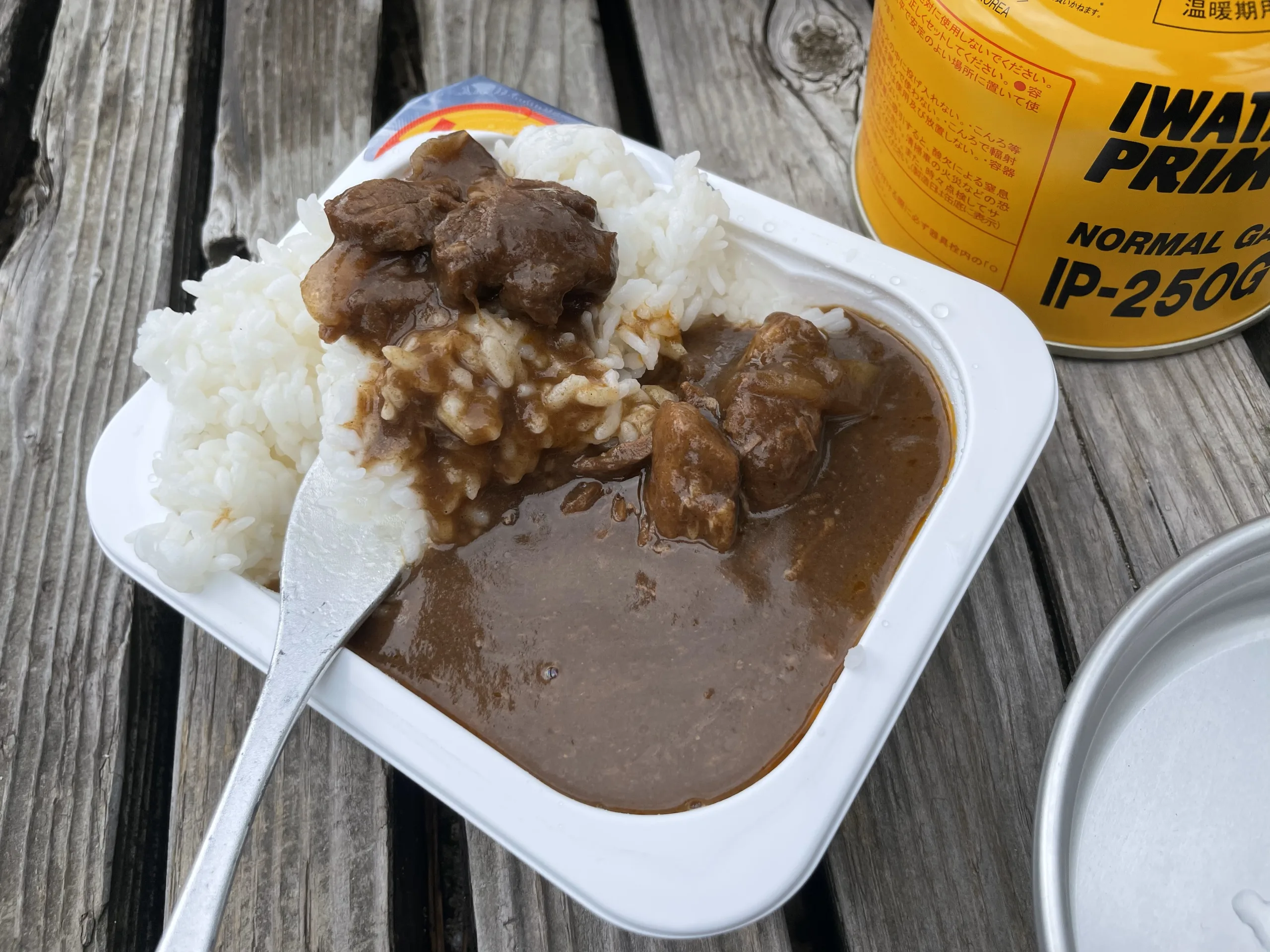 石見海浜公園で食べるレトルトカレー