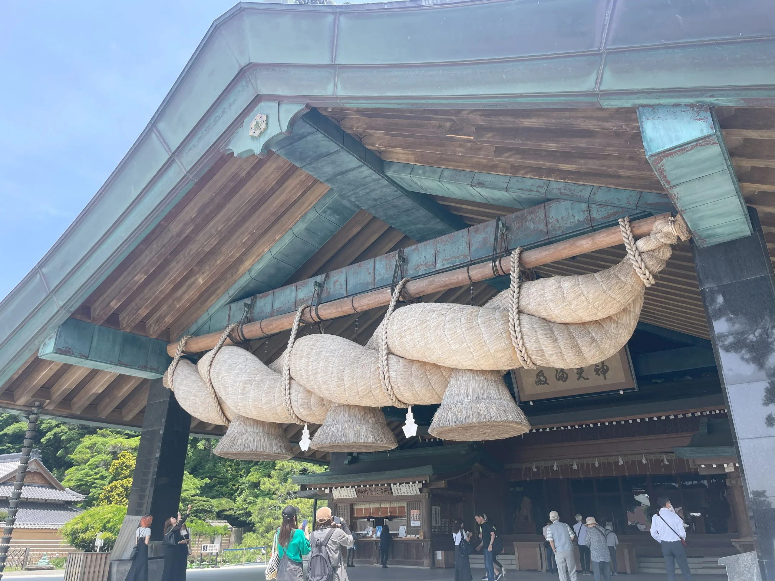 出雲大社神楽殿のしめ縄