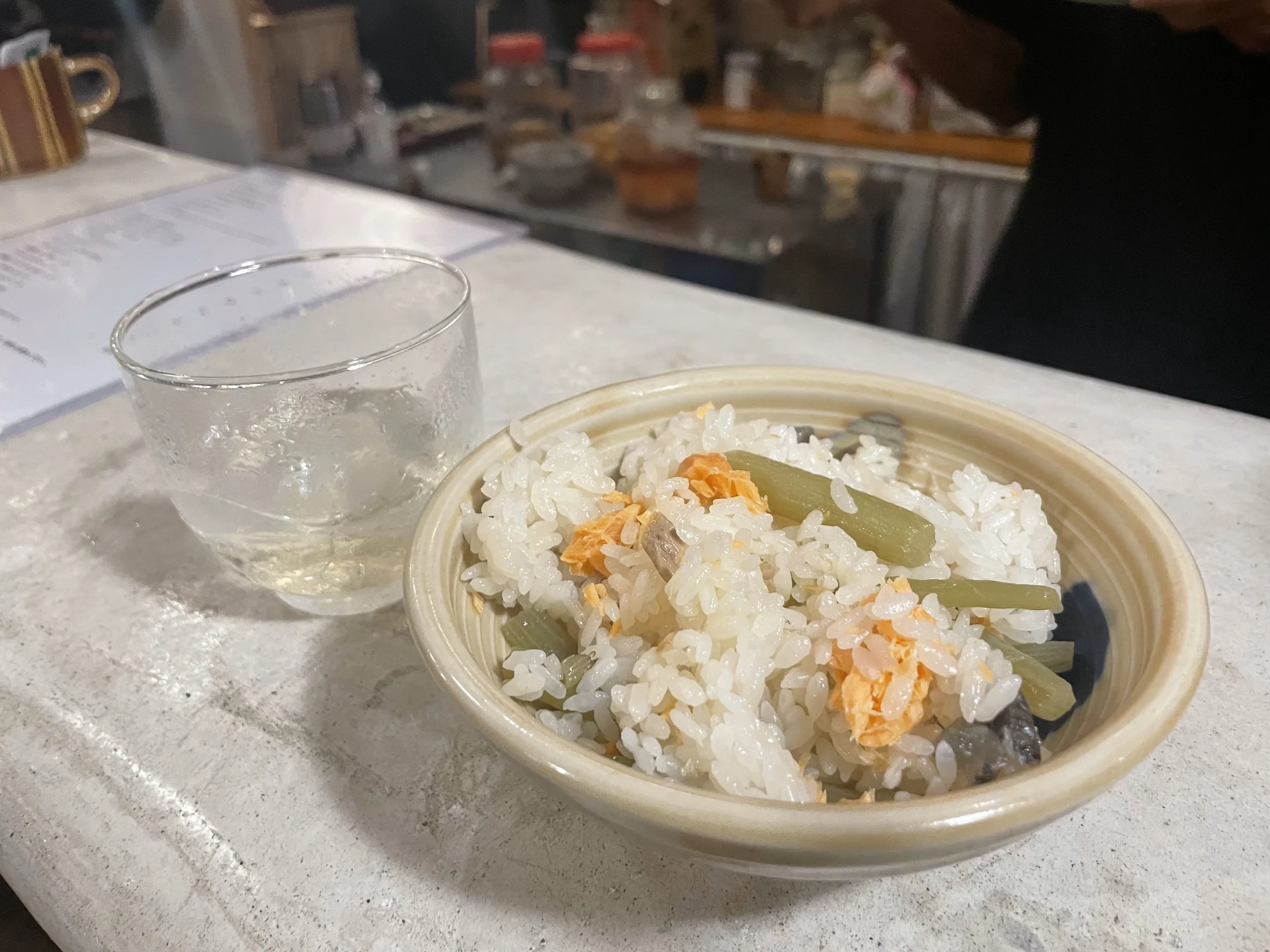 喫茶ミラクルの梅酒と鮭ご飯